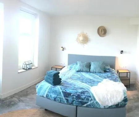 Bed No Breakfast De Kapitein Konukevi 3*