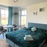 ゲストハウス Bed No Breakfast De Kapitein